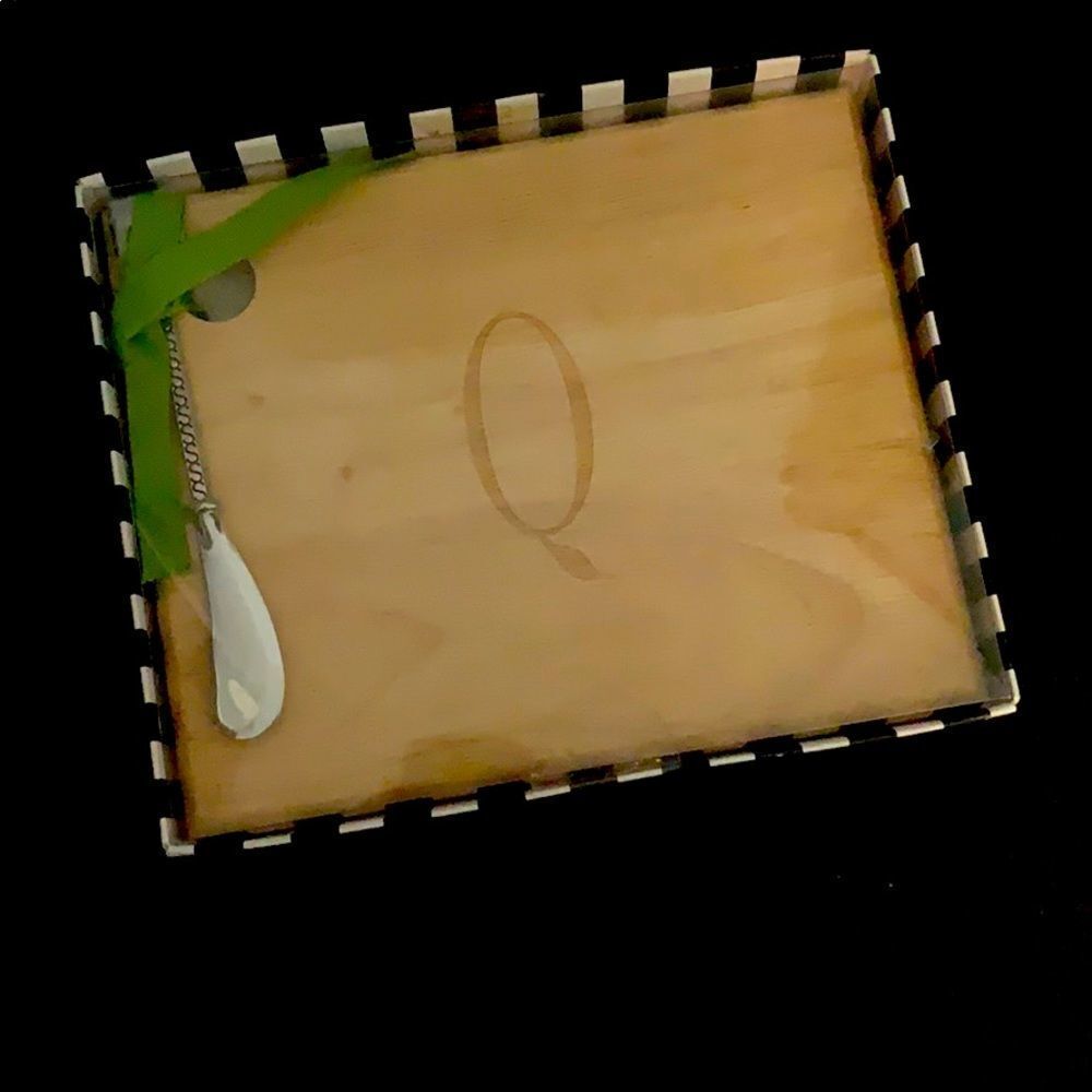 NEW in Box! C. Wonder cheese board & spreader‎ set!